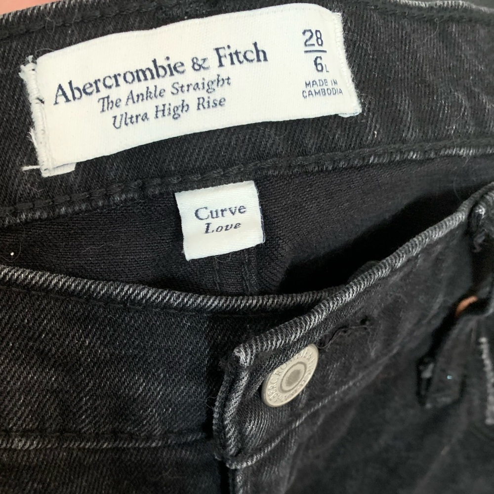 Abercrombie Ultra high rise ankle straight jean